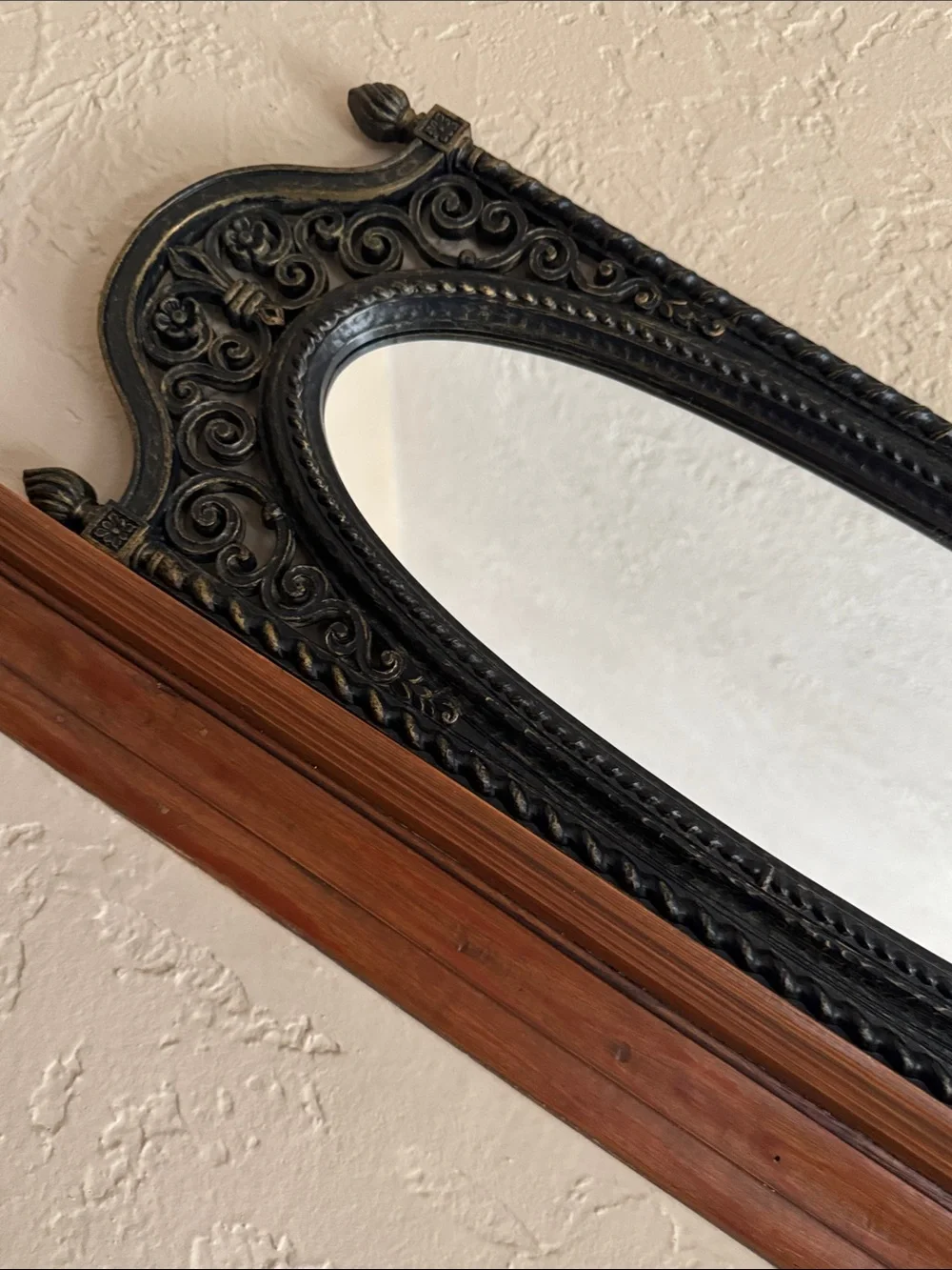 Vintage Homco Ornate Oval Mirror with Black & Gold Frame